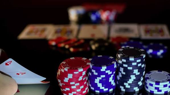 Minh họa Pre-Flop, Flop, Turn và River trên bàn Poker